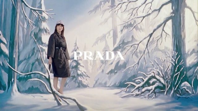 Yılın en ışıltılı zamanı, Prada’nın hayal gücüyle yeniden hayat buluyor. El çizimi animasyonların sinematik bir dünyaya 
